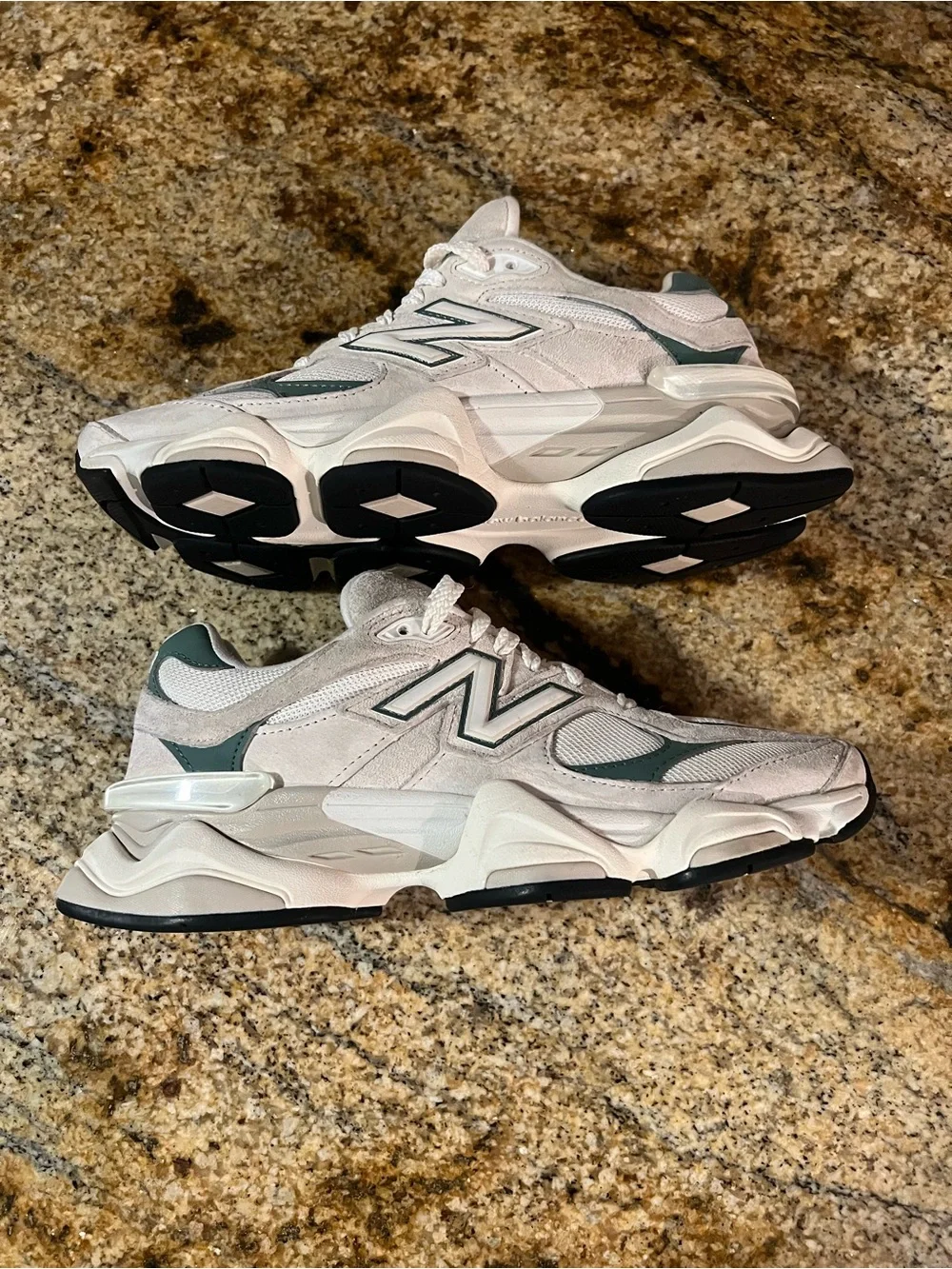 New Balance 9060 Pearl Grey Linen U9060EEL Women’s 8 / Men’s 6.5
